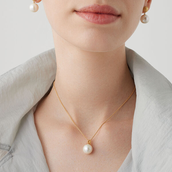 Africa Yellow Gold and Pearl Pendant